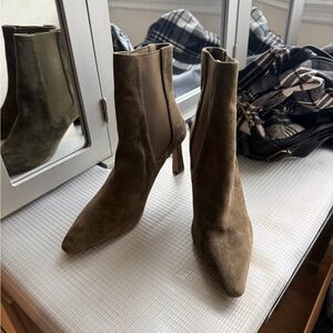 NWOT Charles & David Suede Ankle Boots - Olive